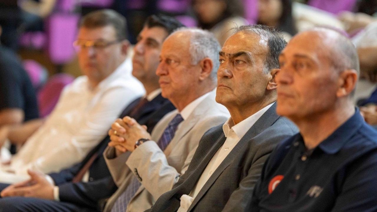 2020 depreminin ardından harekete geçen İzmir Seferihisar, afetlere karşı hazırlık çalışmalarıyla UNESCO'dan uluslararası "Tsunamiye Hazır Kent" sertifikasını almayı başardı.