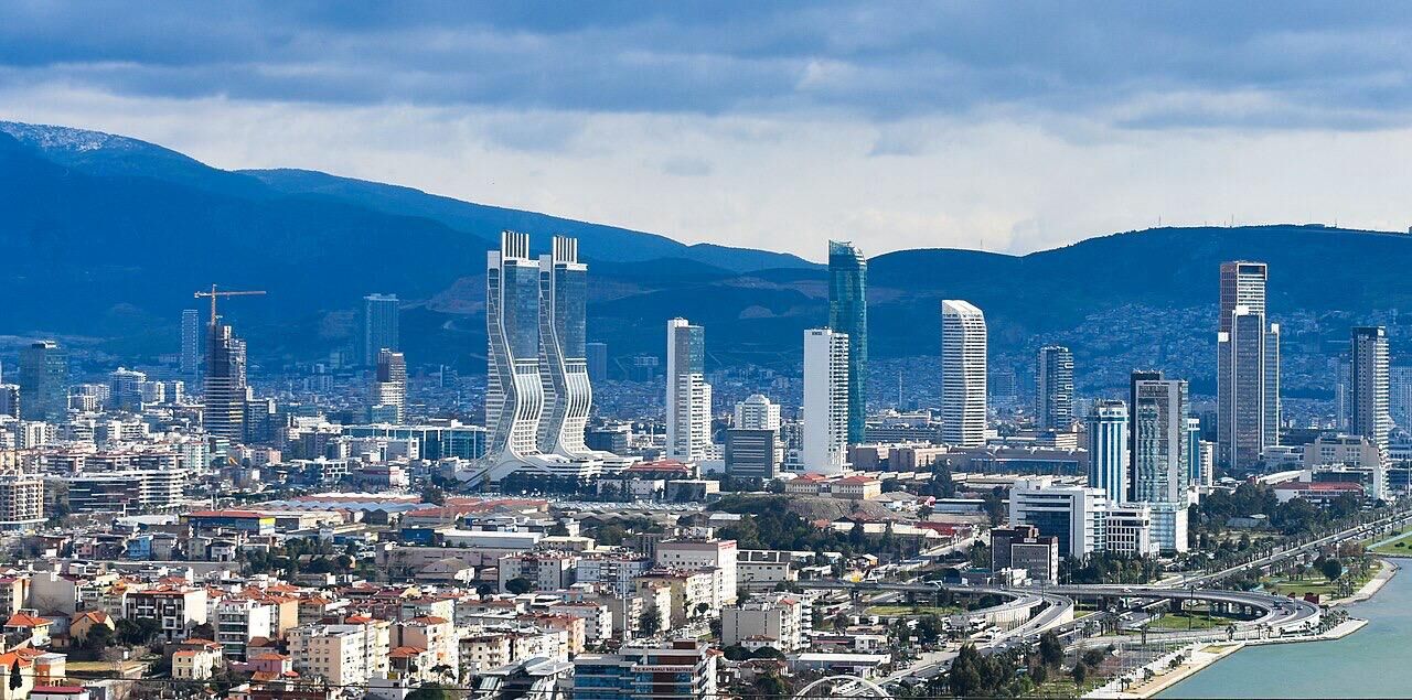 Çevre Mühendisleri Odası (ÇMO) İzmir Şubesi, 5 Haziran Dünya Çevre Günü kapsamında yayımladığı İzmir Raporunda İzmir’in çevresel sorunlarına dikkat çekildi.  ÇMO İzmir Şubesi, İzmir’in çevresel sorunlar konusunda bir merkez durumunda olduğunu belirtti.