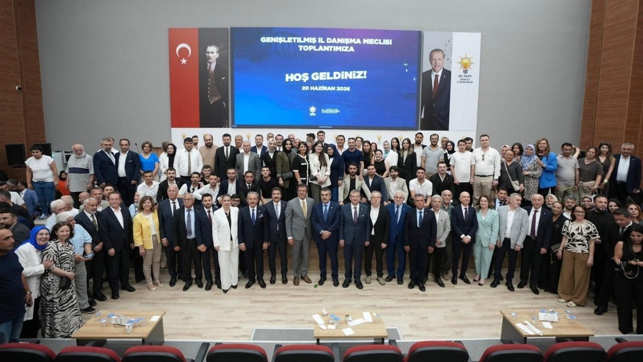 Milli Eğitim Bakanı Yusuf Tekin, 2025-2026 eğitim öğretim yılında Türkiye genelinde 750 bin dersliğe ulaşıldığını açıkladı. Denizli'ye yapılan eğitim yatırımlarının reel karşılığının 17 milyar TL'yi bulduğunu belirten Bakan Tekin, YKS'ye giren tüm öğrencilere de başarılar dileyerek, "Allah gönüllerine göre versin" dedi.