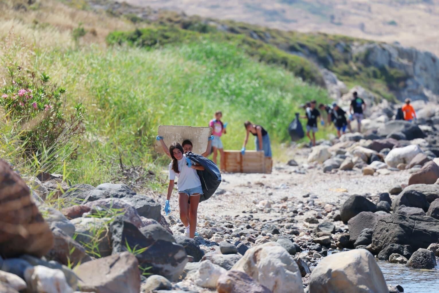 Türkiye’nin rüzgâr sörfündeki öncü isimlerinden Çağla Kubat liderliğindeki Windsurf Akademi, güneş enerjisinden kıyı temizliğine kadar birçok uygulamayla sürdürülebilir spor tesisi modelini hayata geçirdi.