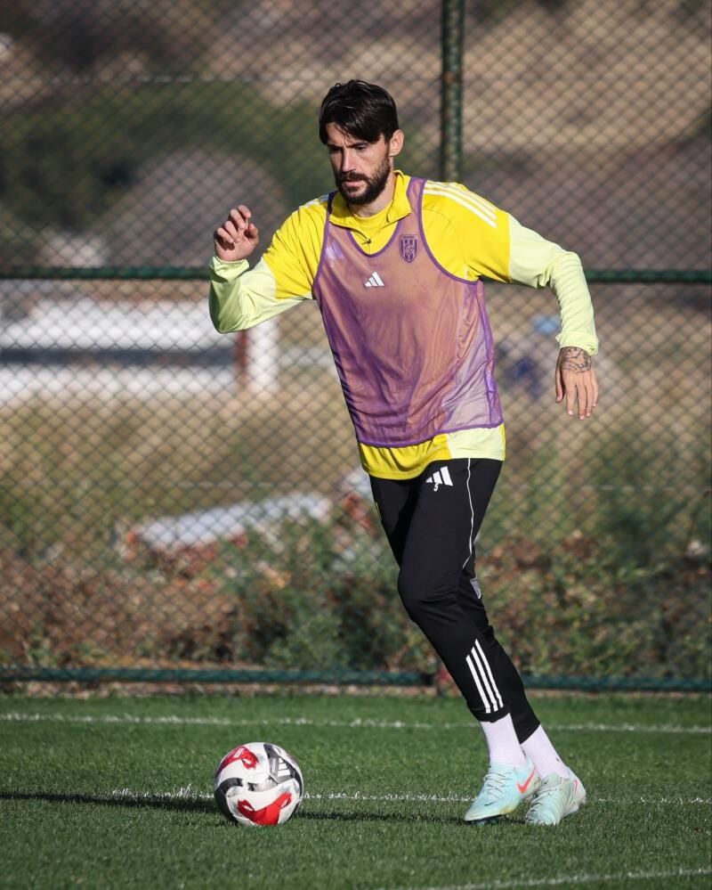Aliağa Fk'da Iki Ayrılık 111