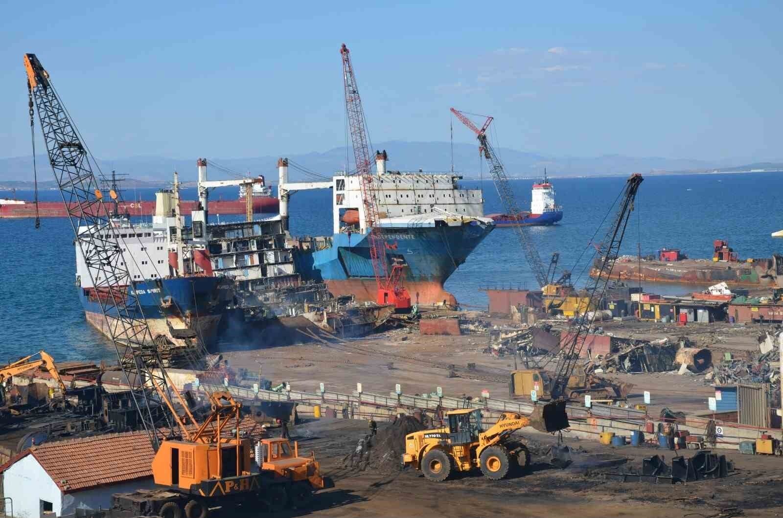 Aliağa’da Gemi Sökümüne Çed Kılıfı 55