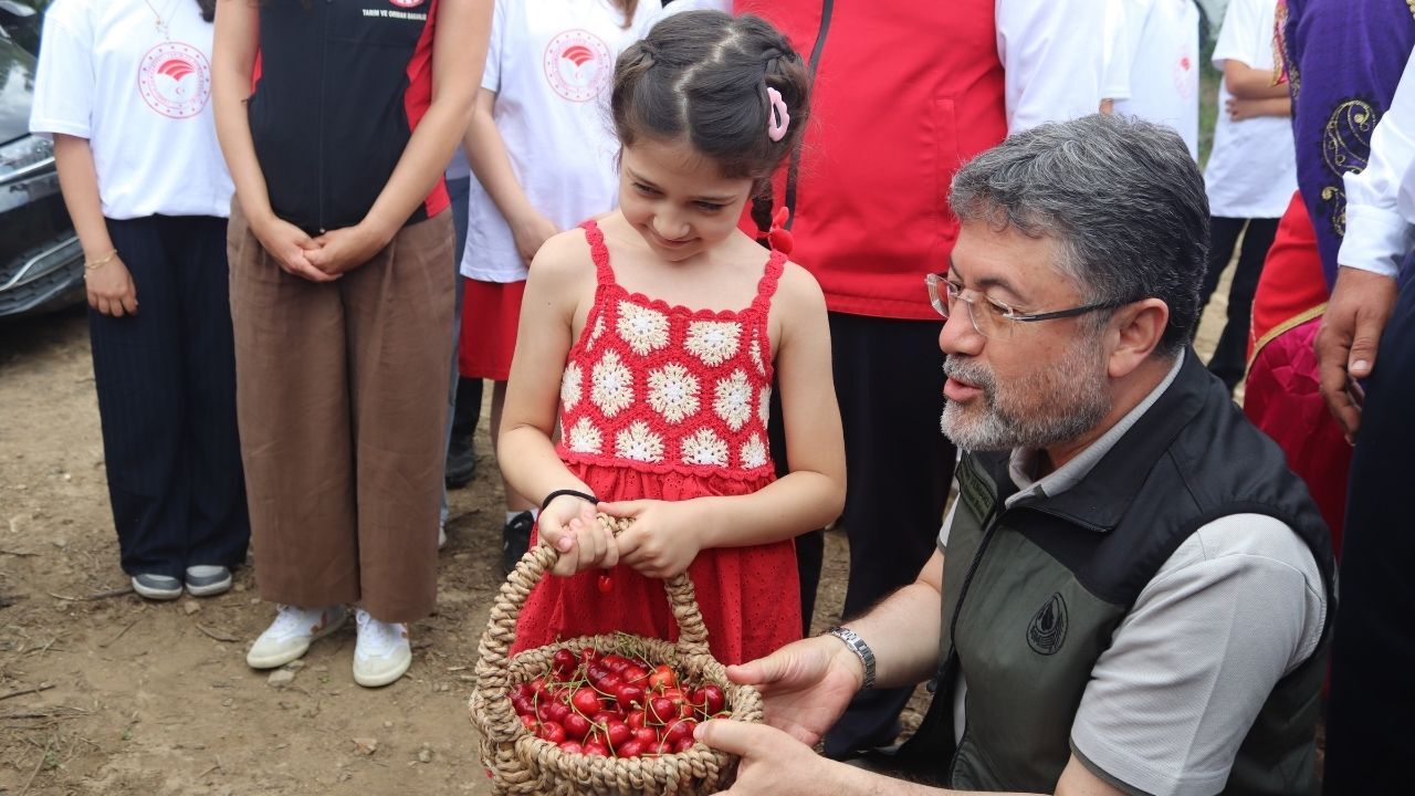 Bakan Yumaklı İzmir’de Açıkladı Kiraz Hasadında Destek Müjdesi (2)