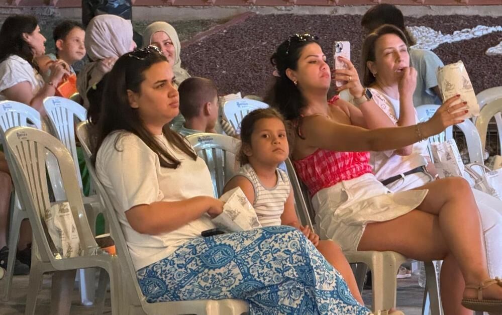 Başkan Çerçioğlu Yenipazarlıları Açık Hava Sineması Ile Buluşturdu 111