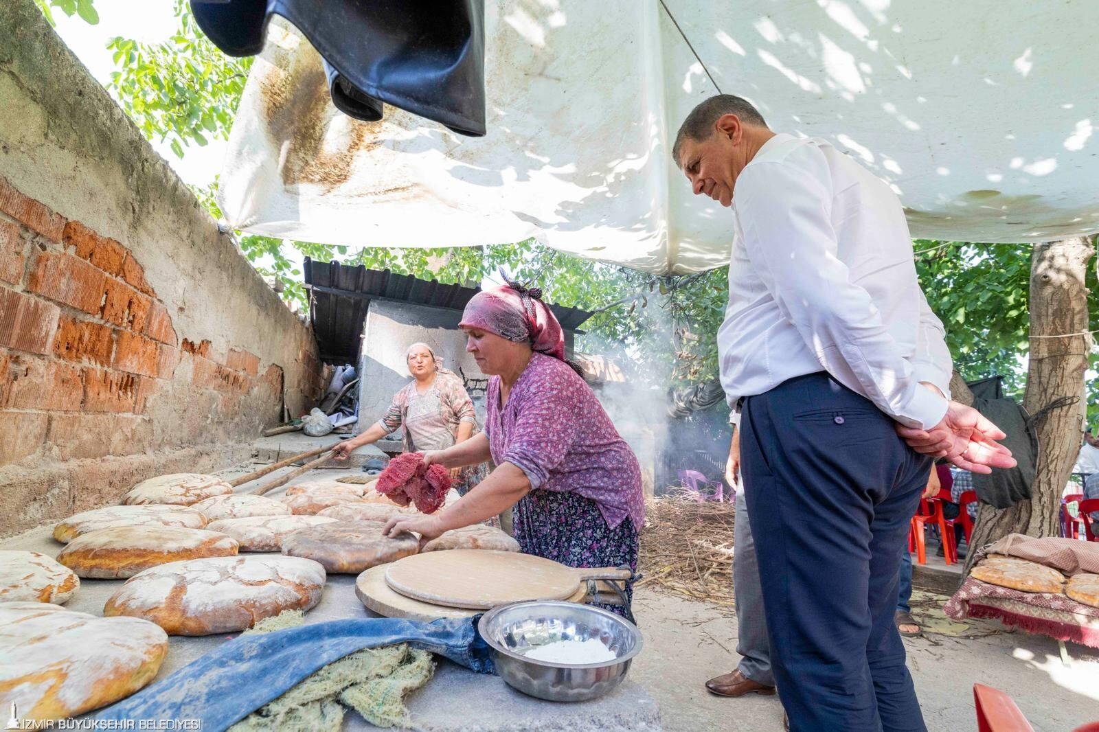 Başkan Tugay Hizmet Rotasını Kiraz'dan Başlattı5