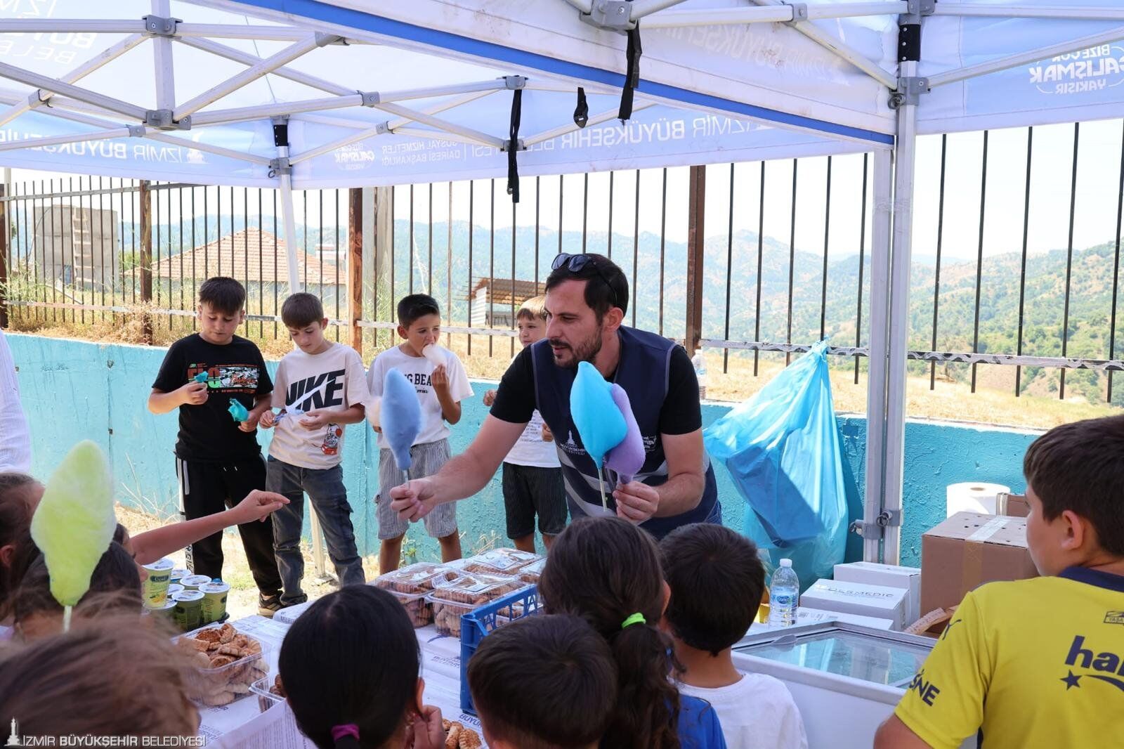 Başkan Tugay’dan Köyünden Çıkamayan Çocuklar Için Karne Hediyesi (5)