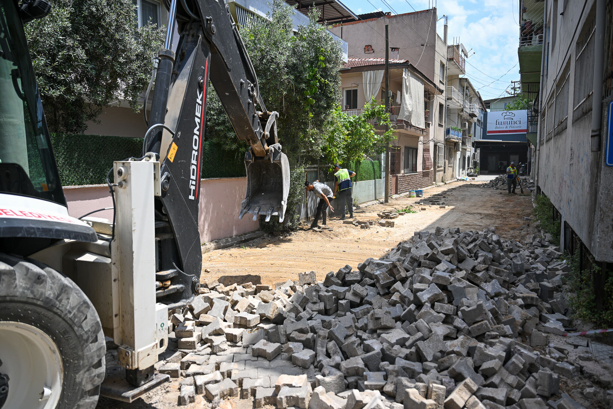 Bornova’da Yol Yenileme Seferberliği (4)