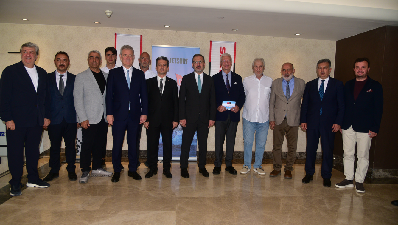 Çeşme'de Motosurf Heyecanı Lansmana Mehmet Kasapoğlu Katıldı!1111 (6)
