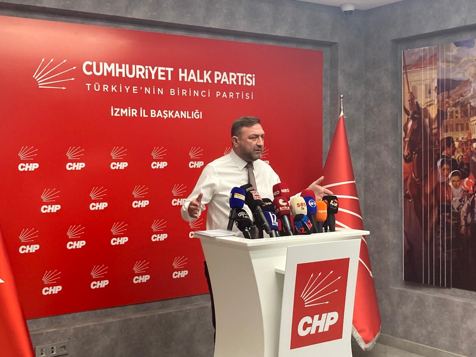 Chp İzmir İl Başkanı Utku Gümrükçü Düzenlediği Ikinci Toplantıda, Basında Yer Alan Haberler Hakkında Konuştu (3)