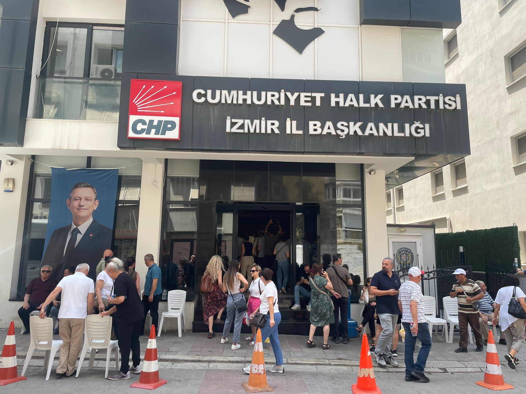 Chp İzmir İl'de Myk Nöbeti Sürüyor Gözler Kılıçdaroğlu'nda! (1)