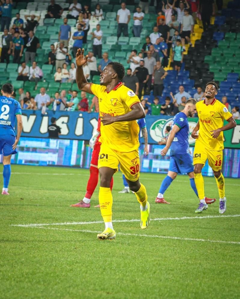 Coventry City, Anthony Dennis’e Talip Oldu 111