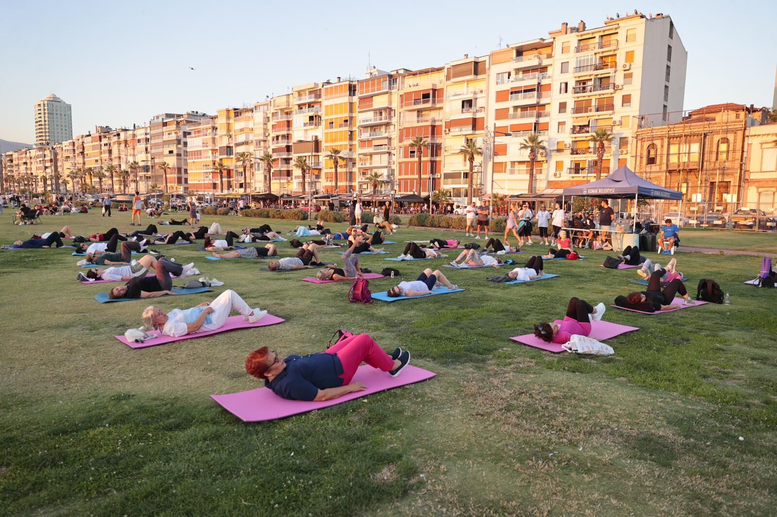 İşten Çıkıp Kordon’a Koştular Günün Yorgunluğunu Yoga Ve Pilatesle Attılar (2)
