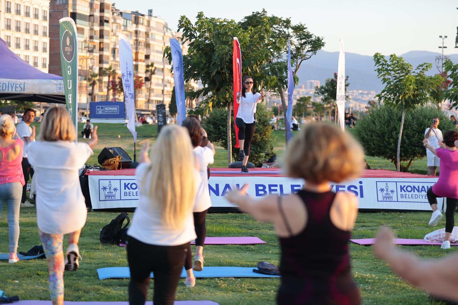 İşten Çıkıp Kordon’a Koştular Günün Yorgunluğunu Yoga Ve Pilatesle Attılar (3)