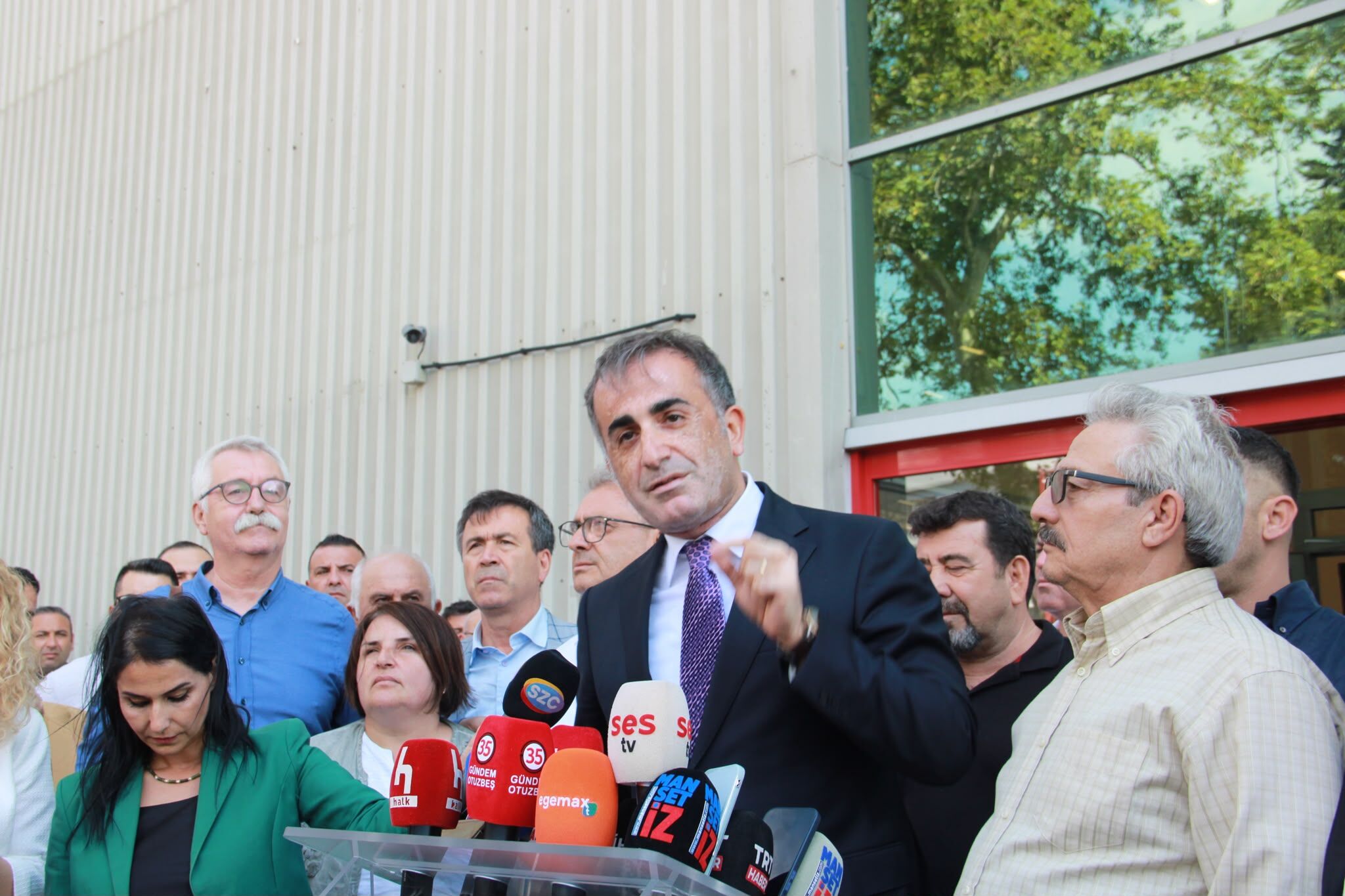 İzmir’de Istifa Iddialarının Arkasından Kritik Restleşme Geldi-1