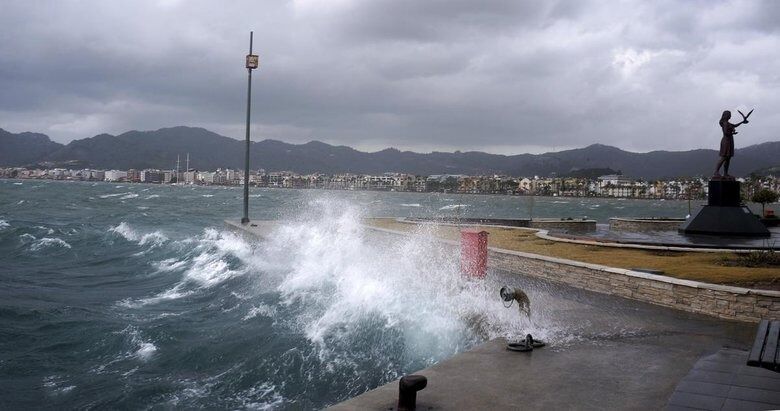 İzmir'de Kuvvetli Rüzgar Ve Fırtına Uyarısı! (2)