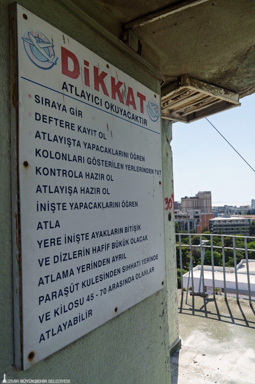 İzmir’in Simgesi Paraşüt Kulesi Yeniden Ayağa Kalkıyor (4)