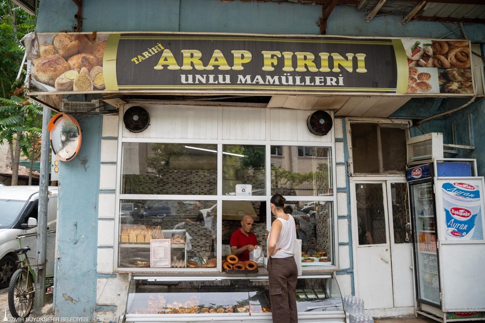 İzmir’in Tarihi Sokaklarında Tarık Dursun K.’nin Eserlerinin Izini Sürdüler10