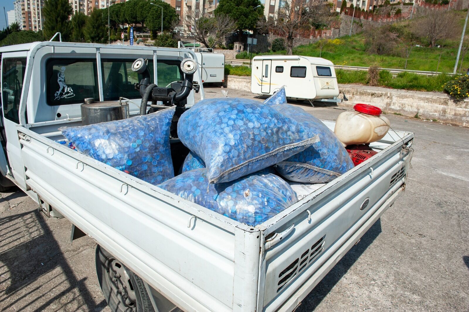 Karşıyaka'da 1 Ton Mavi Kapak Engelliler Için Umuda Dönüştü (3)