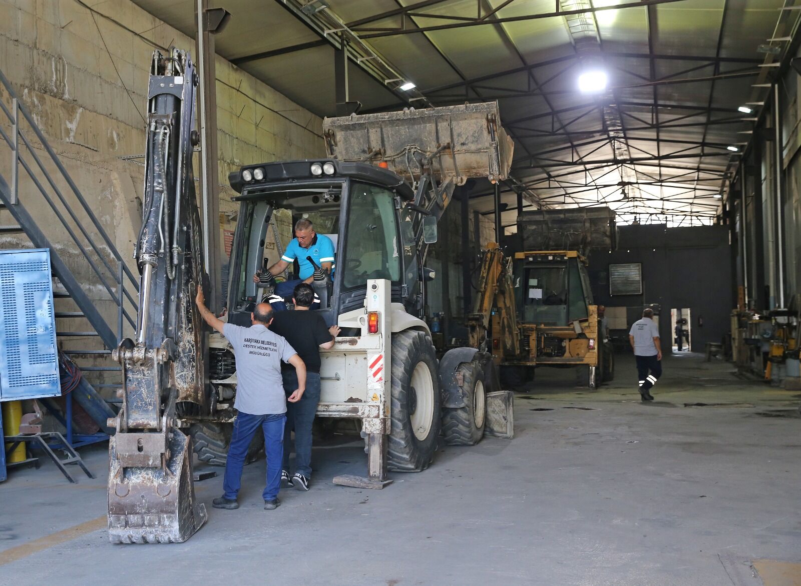 Karşıyaka'da Atıl Araçlar Yeniden Hizmete Kazandırıyor (3)