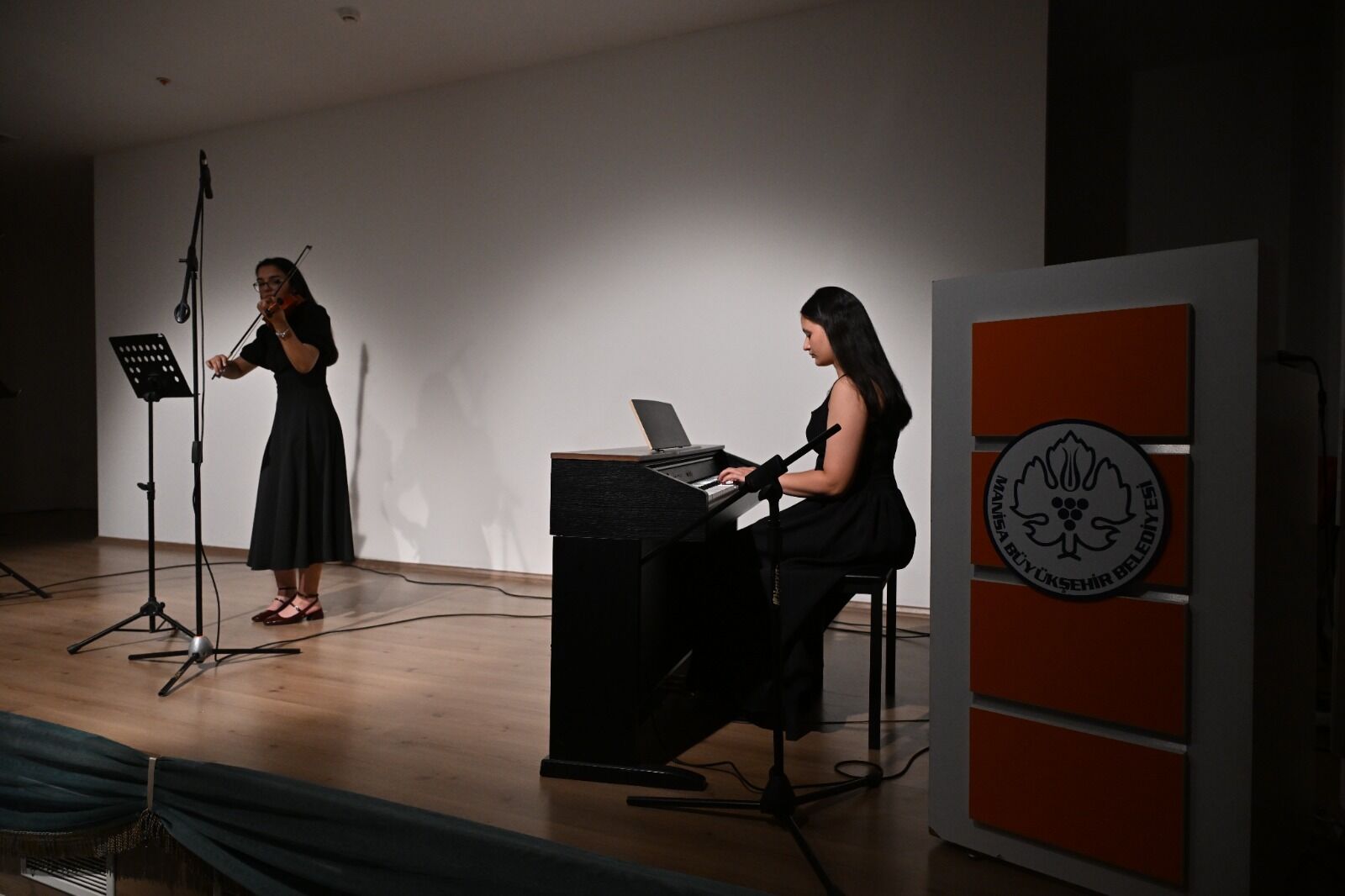 Klasik Müzikten Halk Oyunlarına Manisa’da Sanat Dolu Gece! (2)