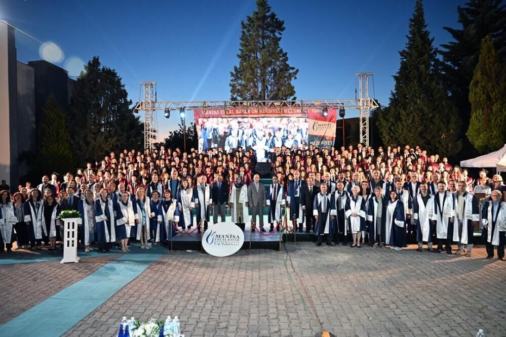 Manisa Cbü Mezunlarını Törenle Uğurladı (2)
