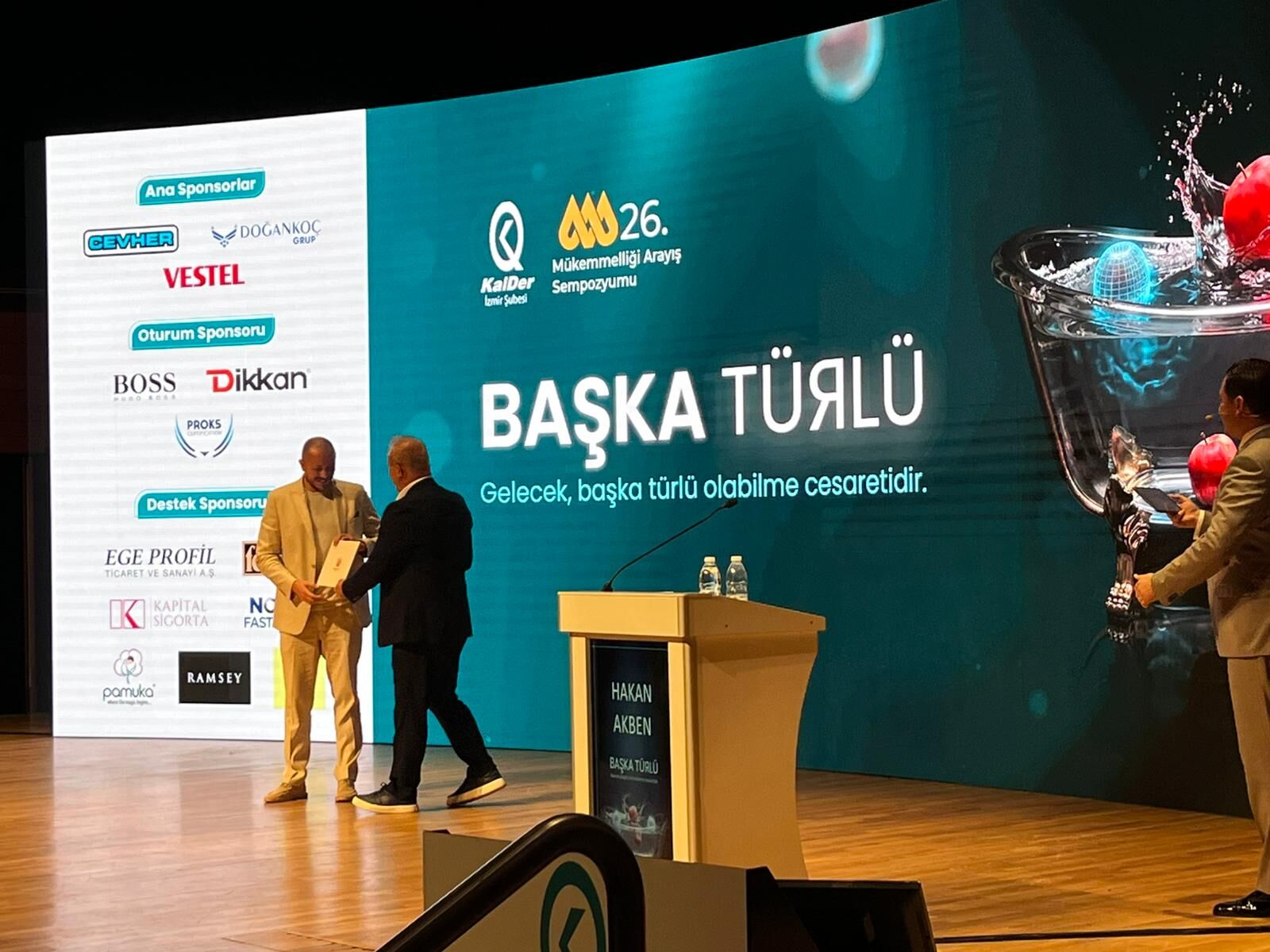 Mükemmelliği Arayış İzmir’de Zihinleri Açtı Hakan Akben “Bilgi Diyeti” Önerdi (4)