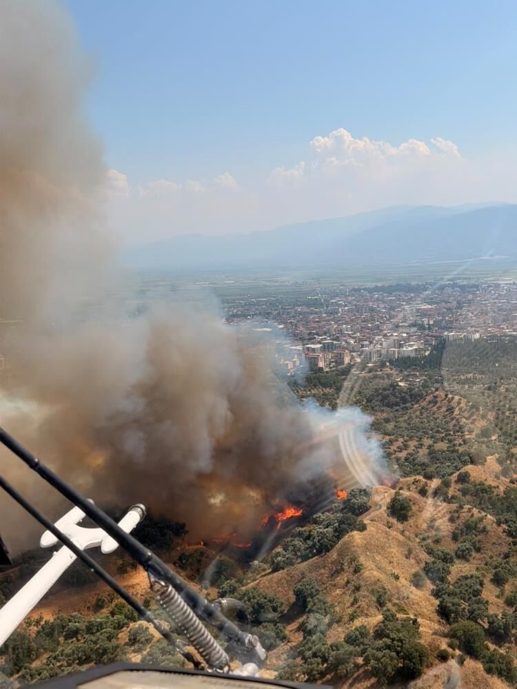 Nazilli’deki Yangına 4 Helikopterle Müdahale Ediliyor 222