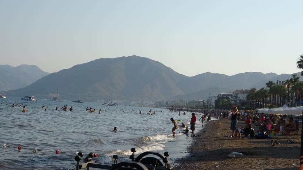 Okullar Tatil Oldu, Marmaris Sahilleri Dolmaya Başladı 222