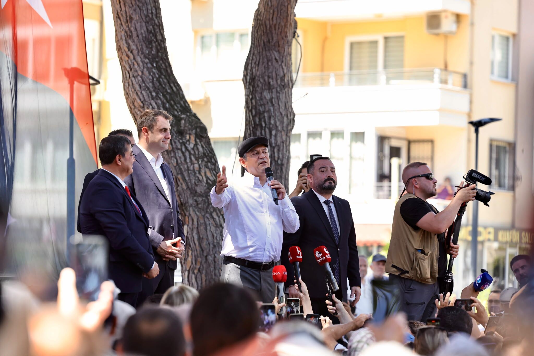Özgür Özel İzmir'de Traktör Römorkundan Seslendi! (1)