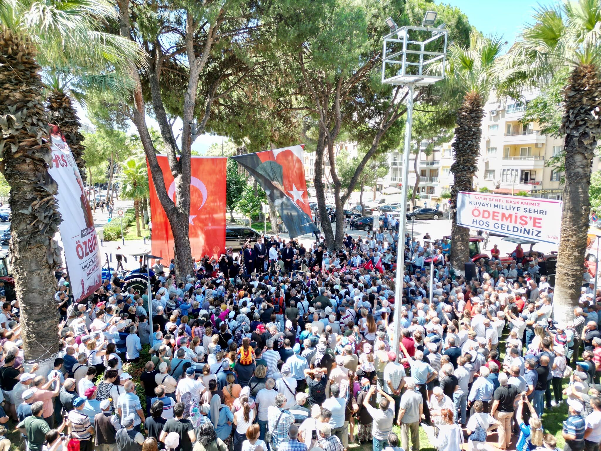 Özgür Özel İzmir'de Traktör Römorkundan Seslendi! (2)