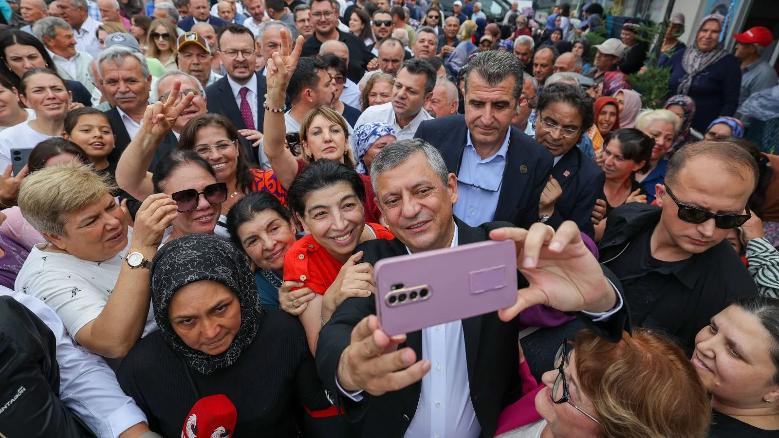 Pazarda Çilek Satan Özel'in Keyifli Anları 2