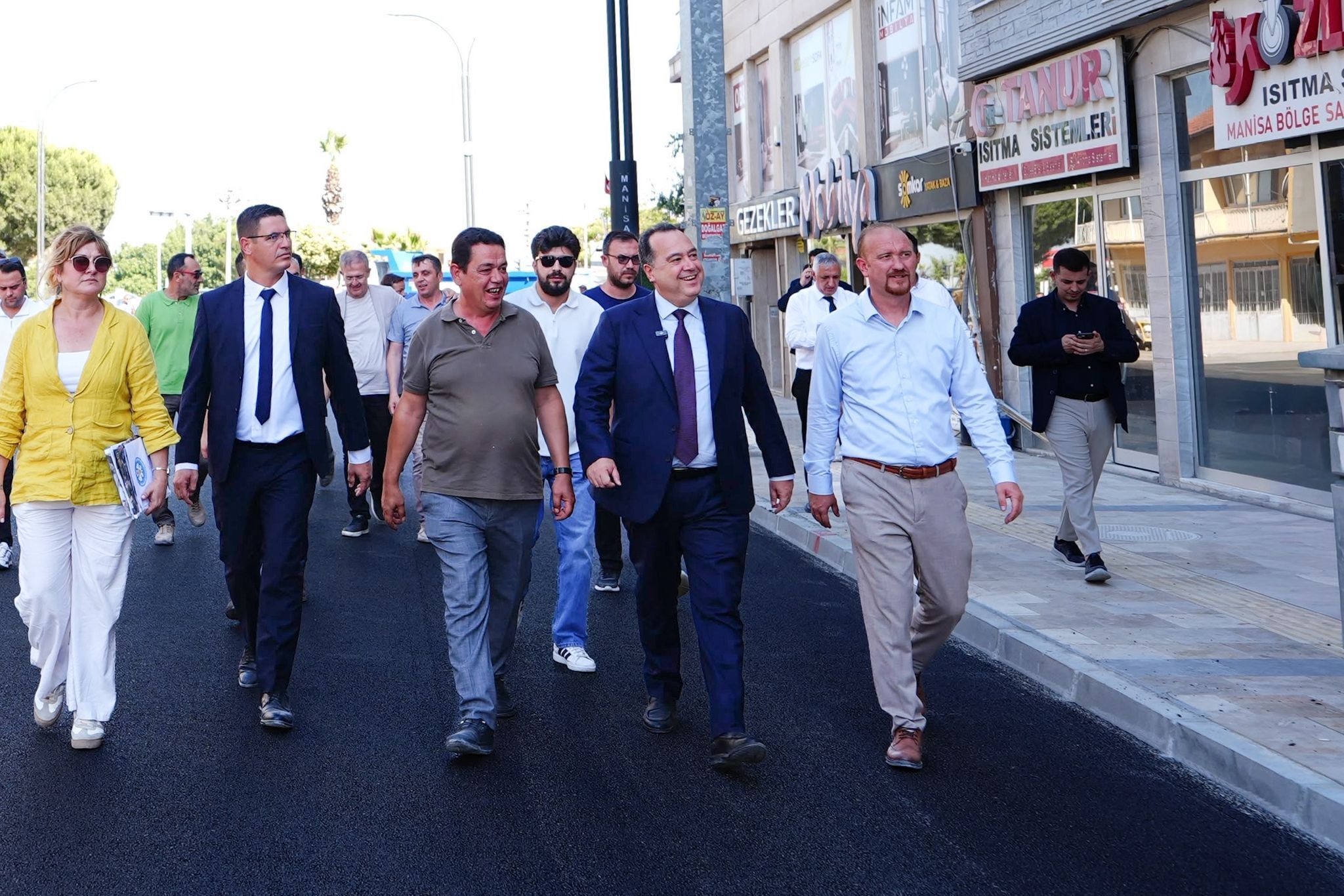 Saruhanlı 7 Eylül Caddesi’nde Asfalt Seferberliği (1)