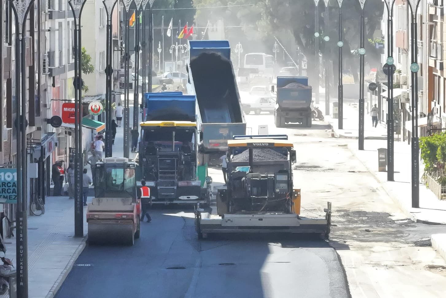 Saruhanlı 7 Eylül Caddesi’nde Asfalt Seferberliği (9)