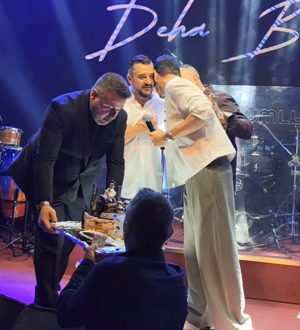 Sevilen Isime Sahneden Doğum Günü Sürprizi! (2)