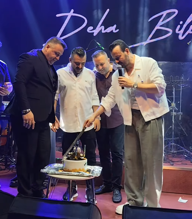 Sevilen Isime Sahneden Doğum Günü Sürprizi! (3)