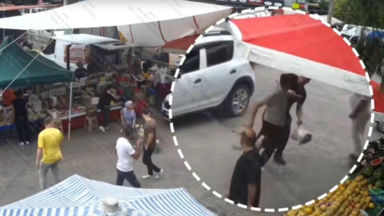İzmir'in Torbalı ilçesinde kurulan pazaryerinde tezgâh açmak isteyen bir kişi, kendisini uyaran zabıta memurlarına bıçak ve kasa ile saldırdı. Bir görevlinin başından yaralamasının ardından polis ekiplerince gözaltına alındı.