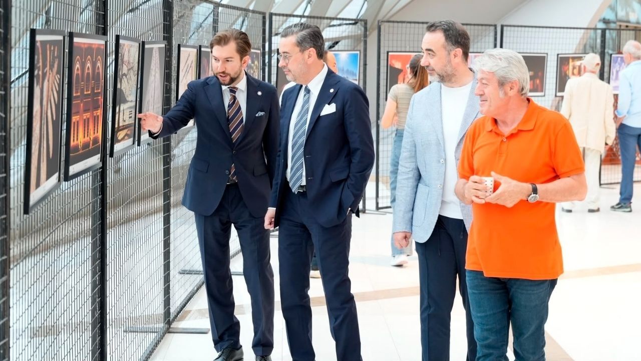 Ali Yavuzçehre Vakfı’nın düzenlemiş olduğu “Kentin Renkleri: Işık ve Gölge” Fotoğraf Sergisi açıldı. Denizli Büyükşehir Belediyesi Kongre ve Kültür Merkezinde gerçekleştirilen açılışta 33 eser sergide yerini aldı.