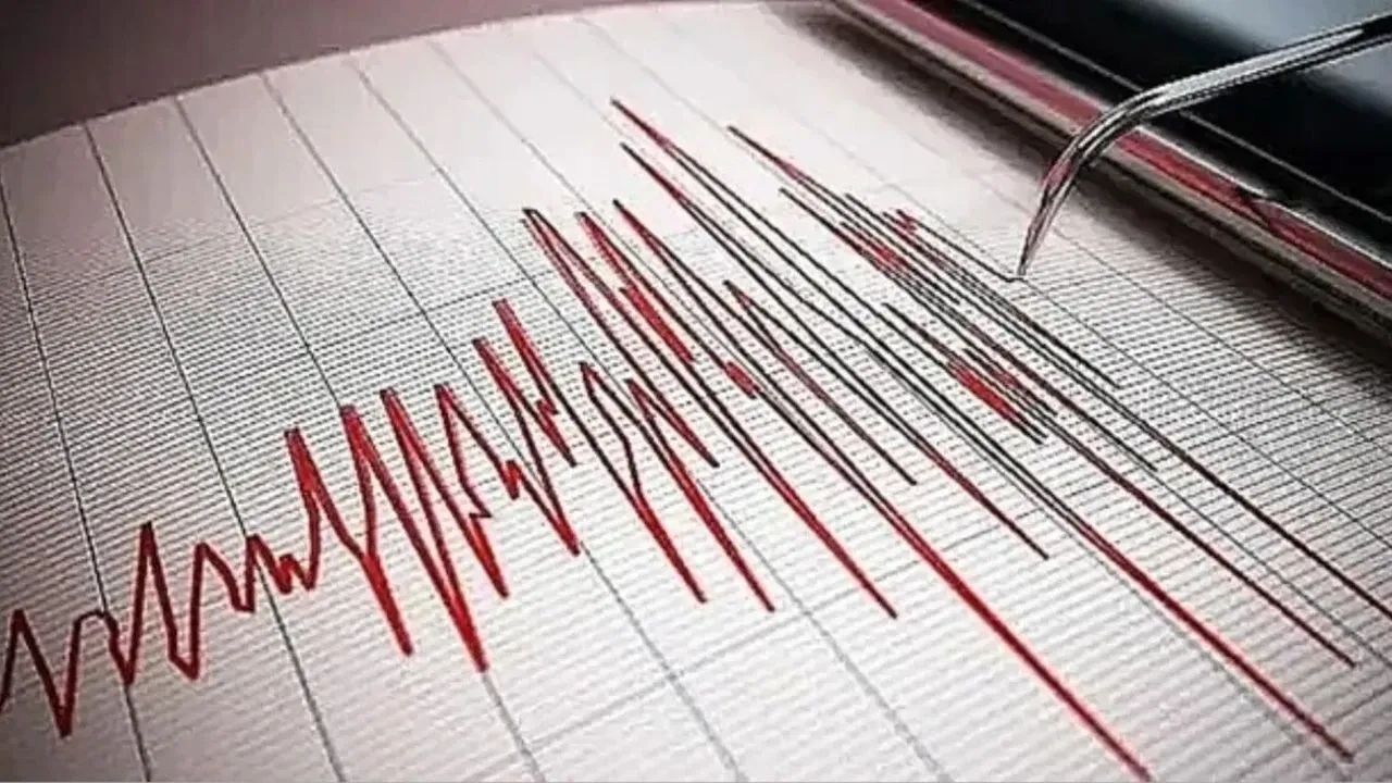 İzmir'de deprem! Birçok ilçede hissedildi