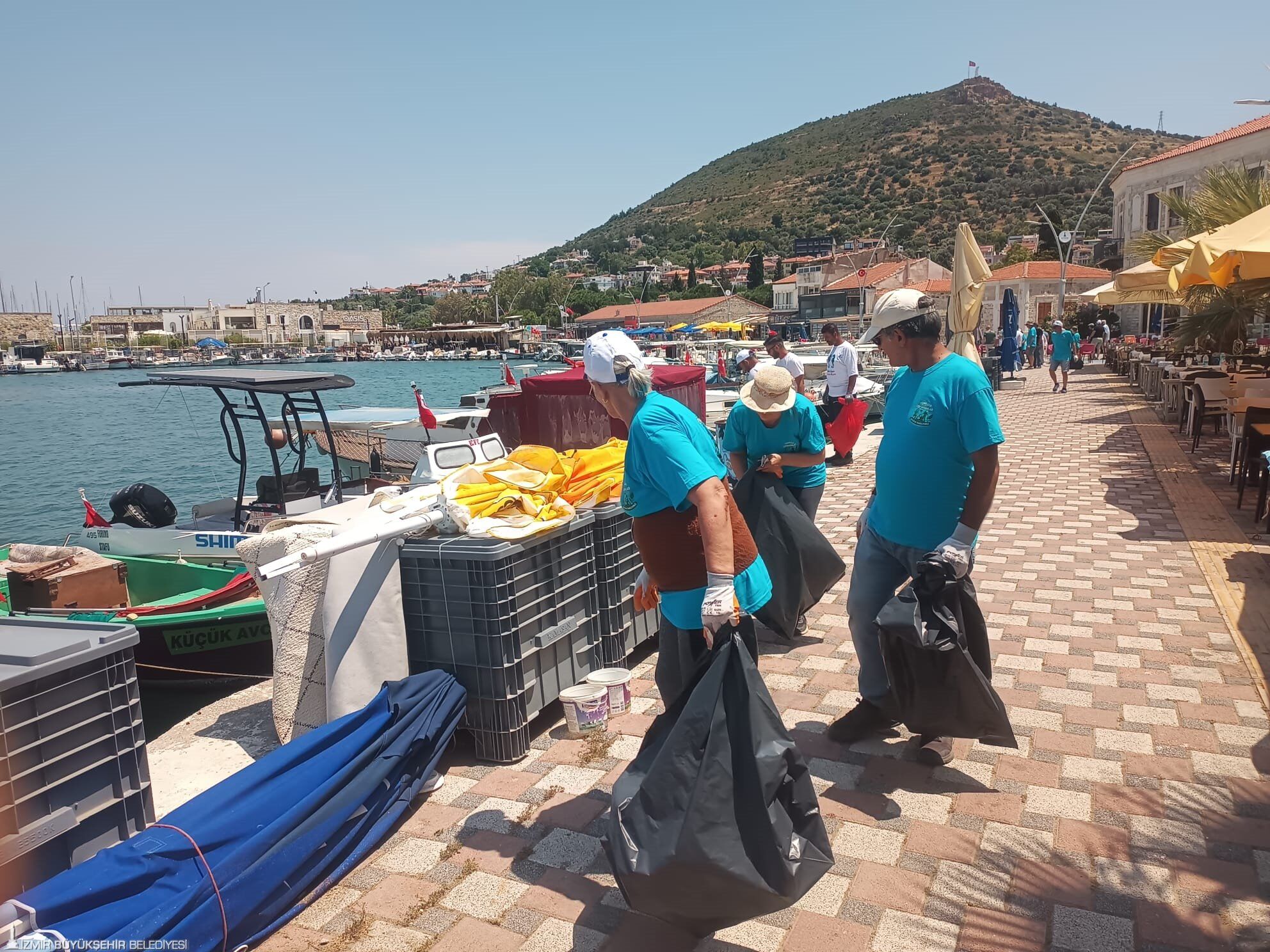 Yeni Foça’da Denizden Çıkanlar ’Bu Kadar Da Olmaz’ Dedirtti! (1)-1
