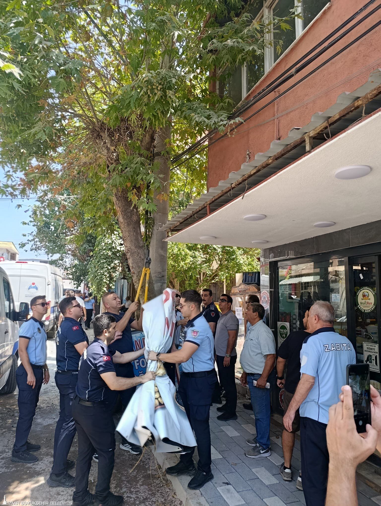 1Bayraklı’da Kamusal Alan Işgallerine Ortak Denetim