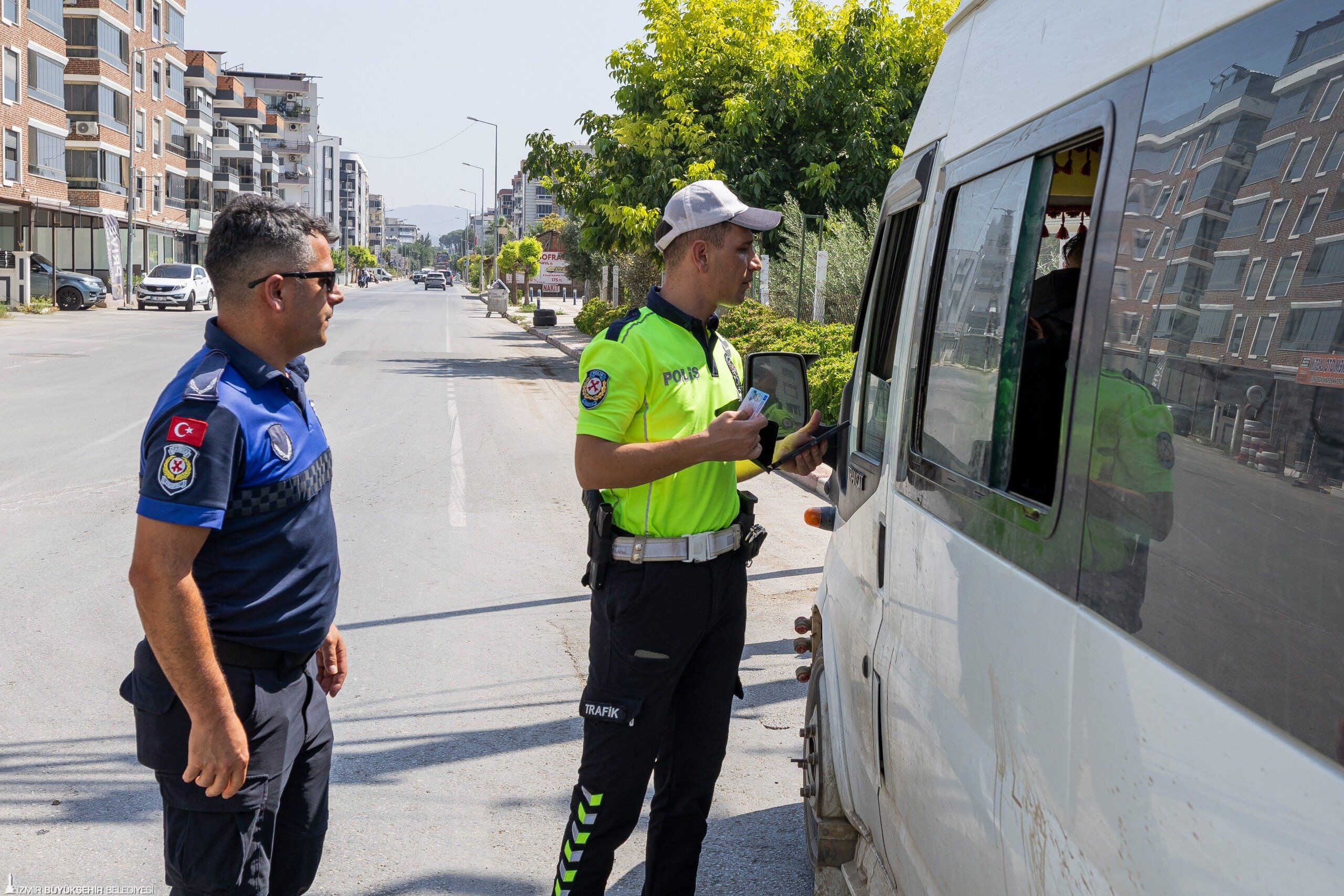 1Büyükşehir’den Tarım Işçisi Servislerine Sıkı Denetim Kurallara Uymayanlara Ceza Yazıldı!