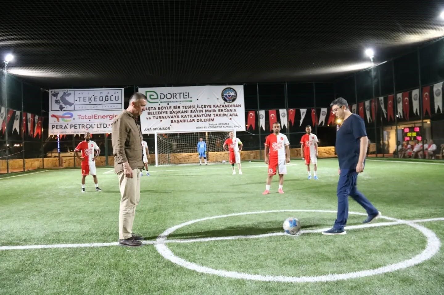 1Yenipazar'da Mahmut Öz Halı Saha Turnuvası Başladı