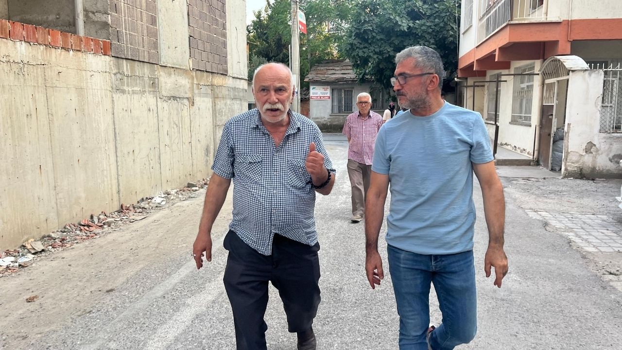 İzmir Karşıyaka'da ev sahibi olma hayaliyle birikimlerini müteahhide kaptıran onlarca vatandaş, aynı dairelerin başkalarına da satıldığını öğrenince savcılığa suç duyurusu yaptı.