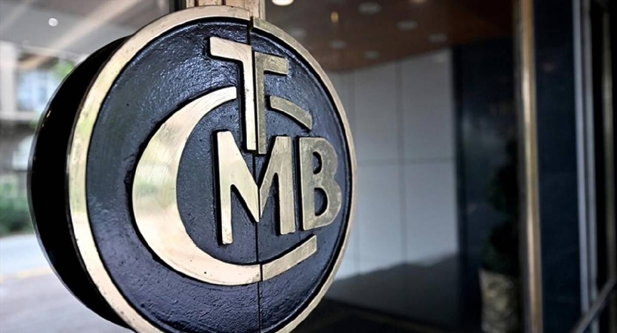 TCMB, bankacılık sistemini kökten değiştirecek düzenlemeyi duyurdu. Dövizde maliyetler artarken 3 yıllık uygulama tarihe karıştı. Peki, bu karar mevduat faizlerini ve kredi piyasasını nasıl etkileyecek? İşte detaylar.
