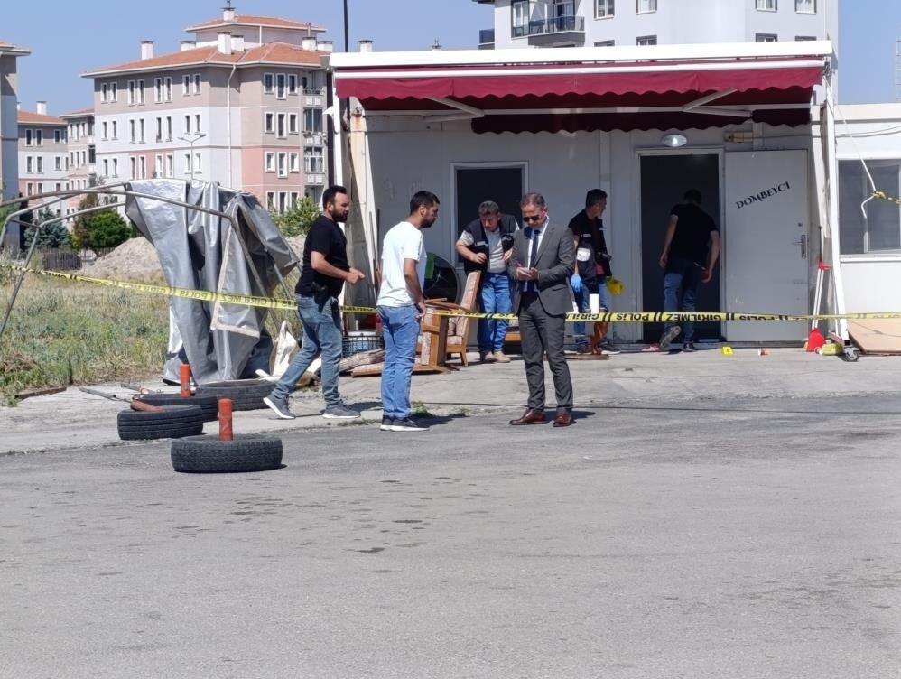 Afyonkarahisar'da Minibüs Durağına Silahlı Saldırı 222