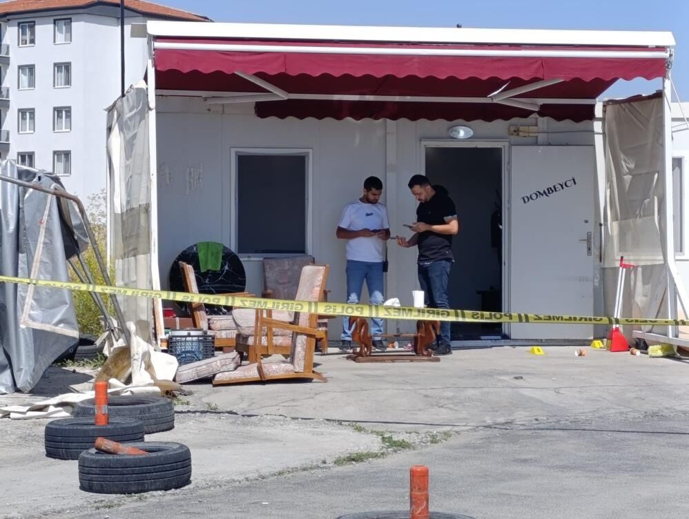 Afyonkarahisar'da Minibüs Durağına Silahlı Saldırı