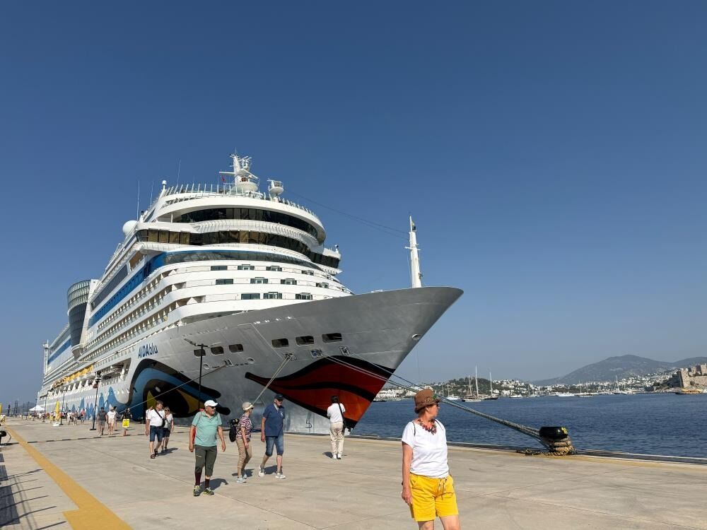 Alman Turistleri Taşıyan Dev Kruvaziyer Bodrum’a Demirledi 222