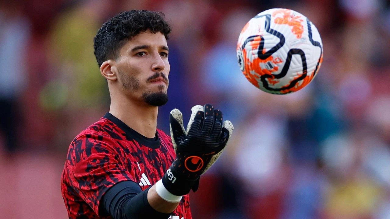 Altay Bayındır Manchester United