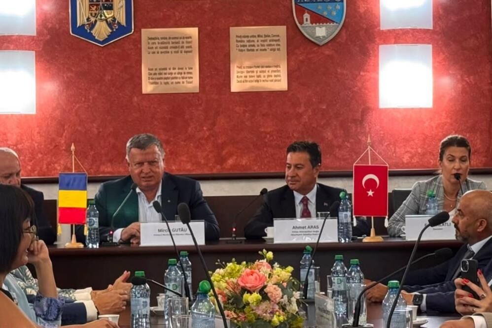 Başkan Aras, Romanya'da Kardeş Kent Temaslarında Bulundu