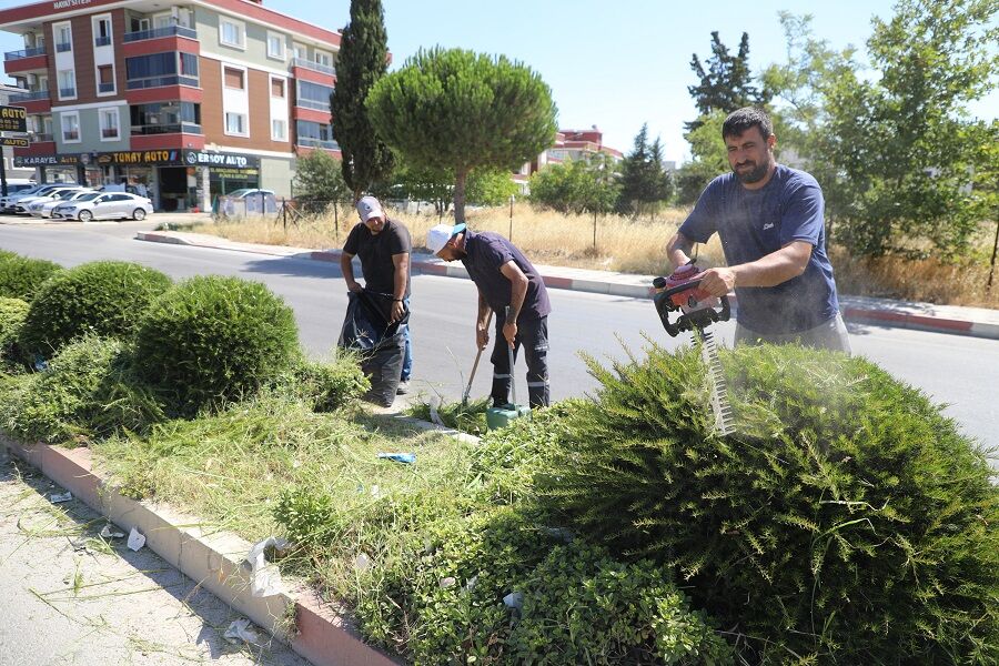 Başkan Çiçek Sahaya Indi Menderes'te Çalışmaları Inceledi (2)